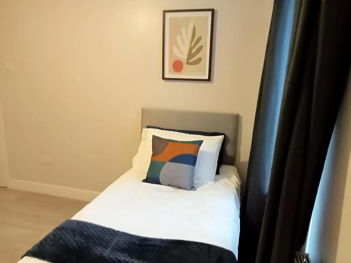 Stylish Apartment In London, E14