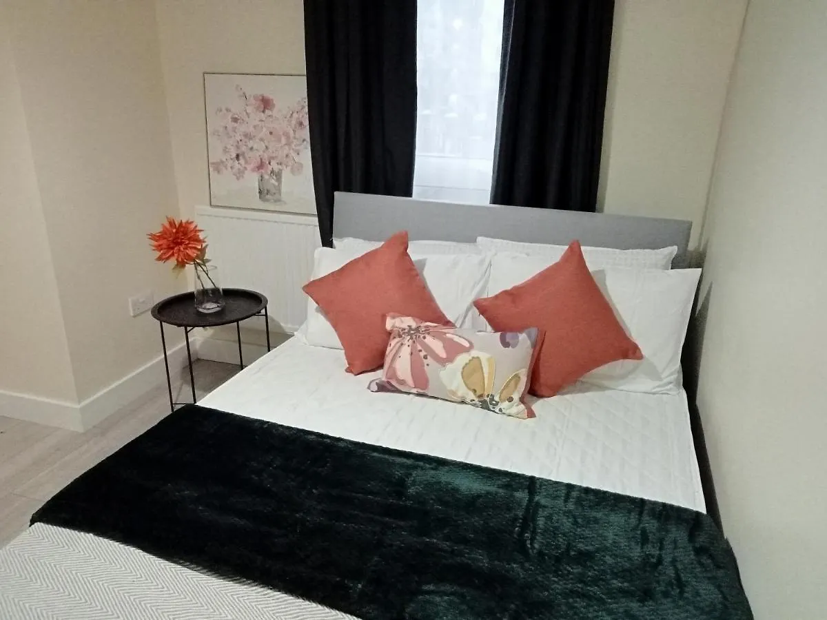 Stylish Apartment In London, E14