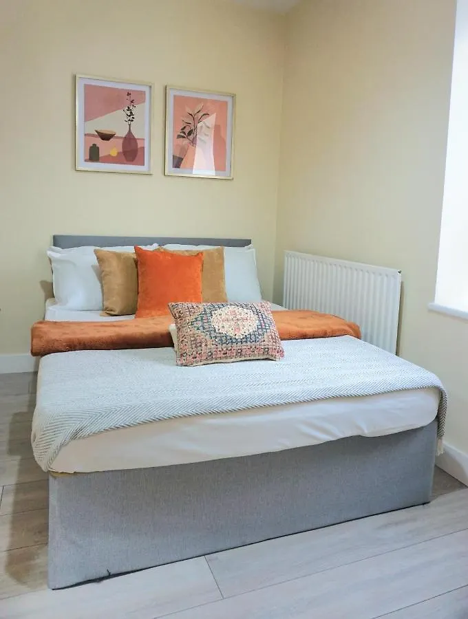 Stylish Apartment In London, E14