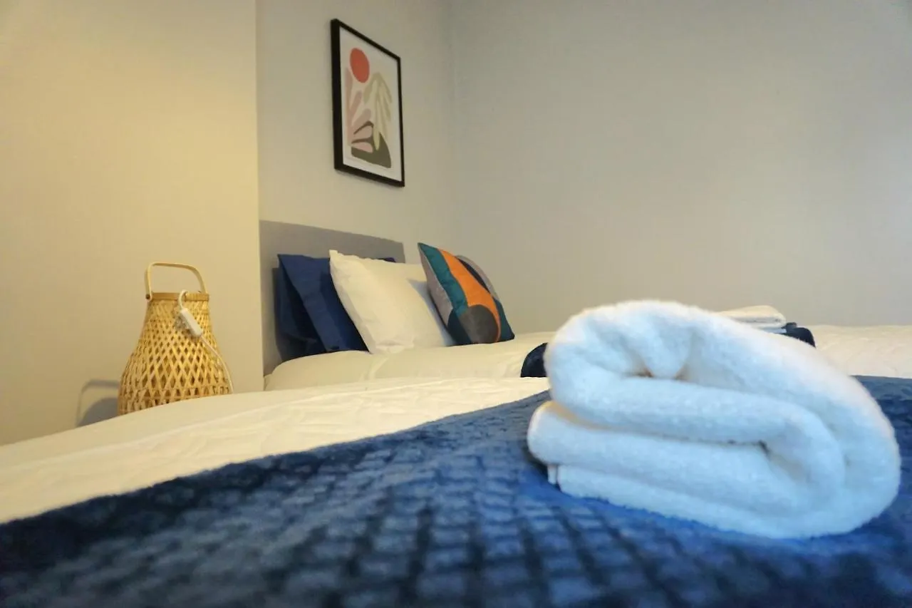 Stylish Apartment In London, E14