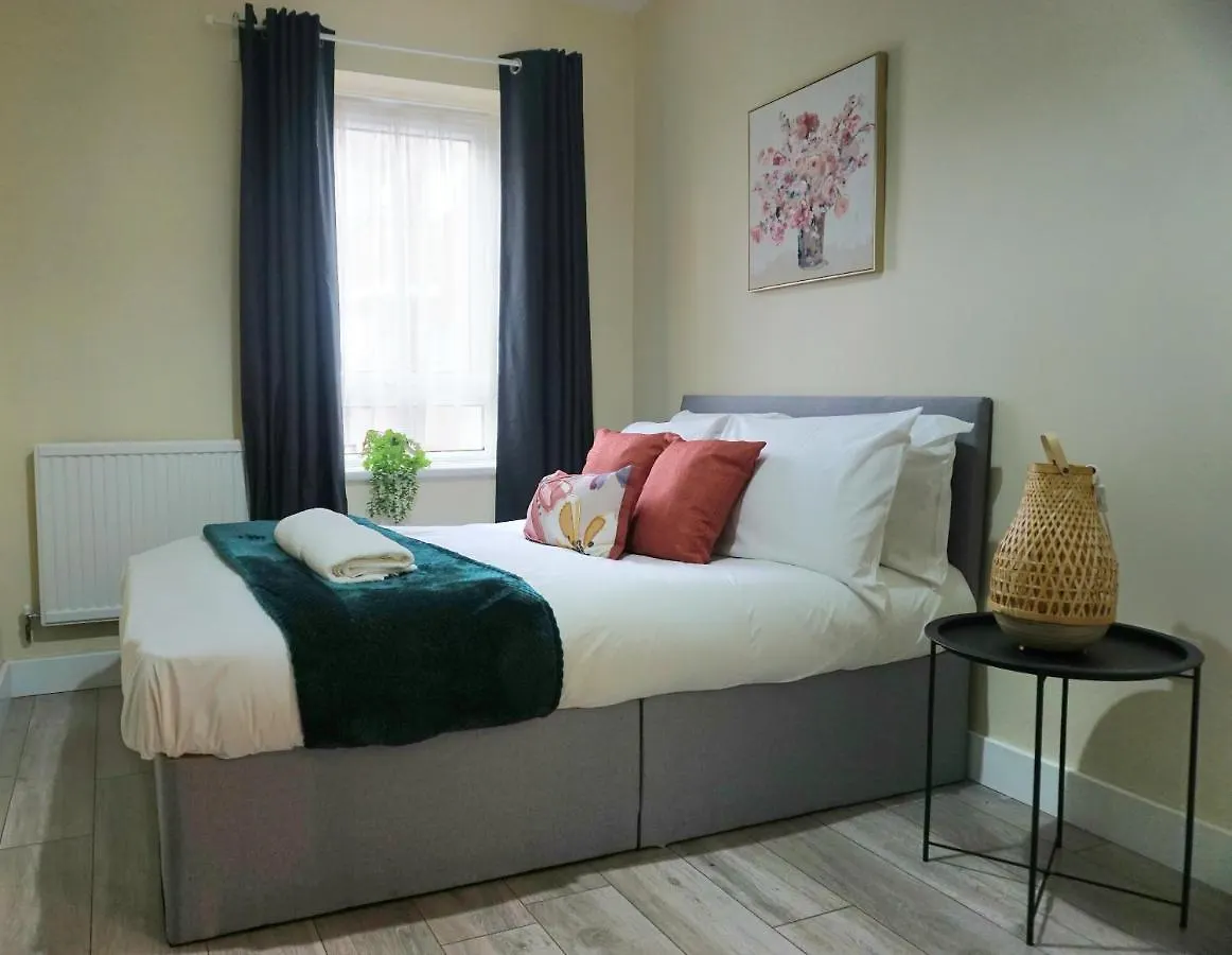 Stylish Apartment In London, E14  London