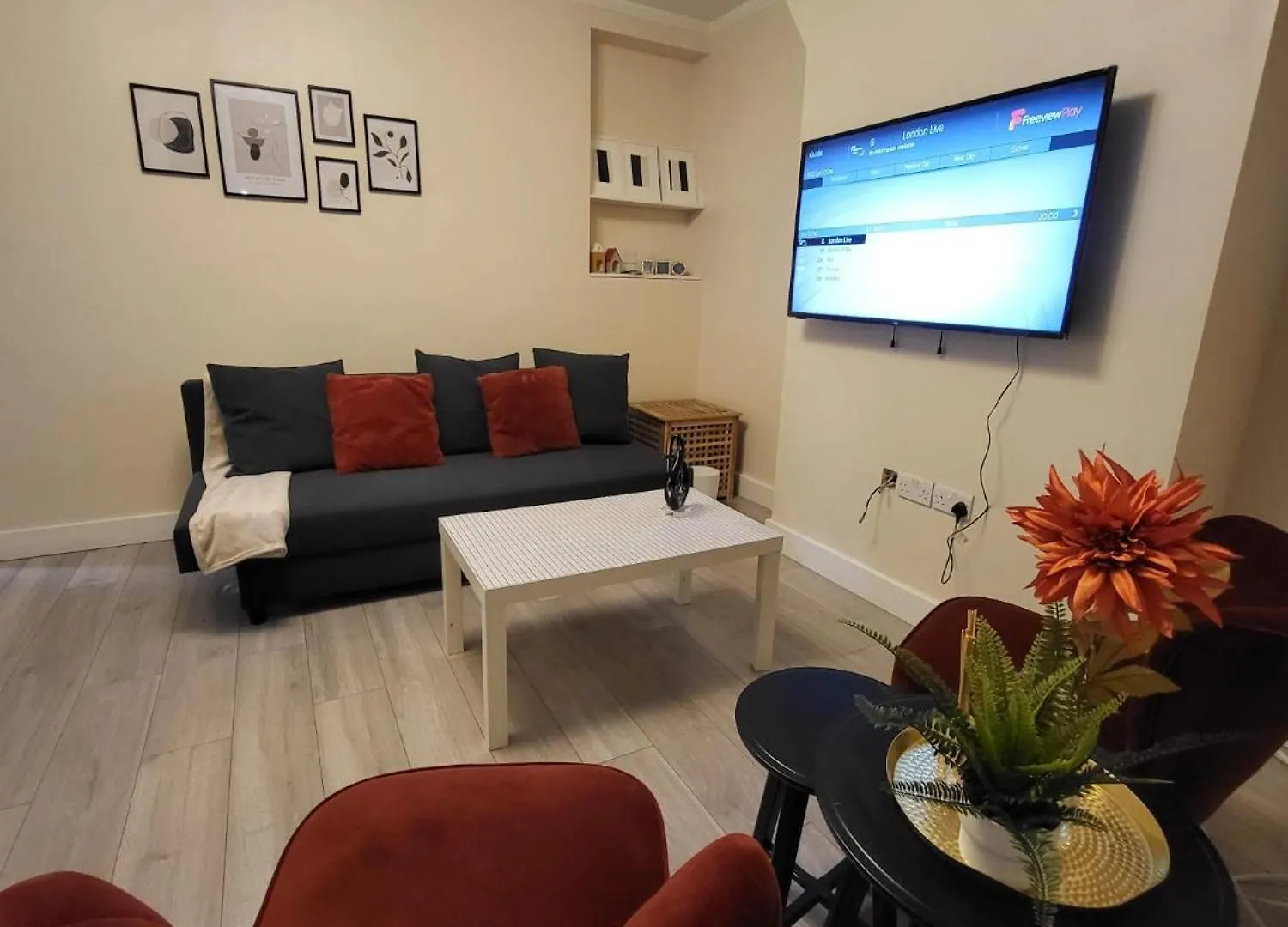 Stylish Apartment In London, E14